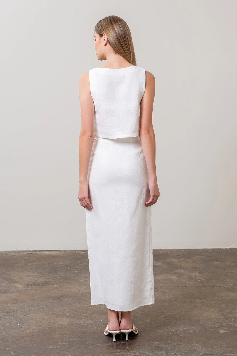 Moon River Square Neck Sleeveless Linen Crop Top in White